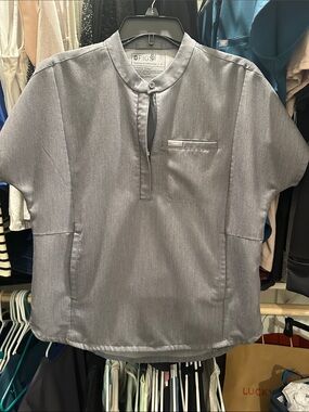 FIGS womens Short-Sleeve Mandarin Collar Shirt in Light Gray